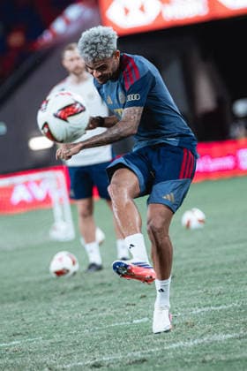 August 6, 2026, Hong Kong, China: Luis Diaz of FC Bayern Munich in action during Audi Football Summit 2026 FC Bayern Munich open training at Kai Tak Stadium in Hong Kong on August 6, 2026. Audi Football Summit 2026 FC Bayern Munich Open Training  - ZUMAn333 20260806_znp_n333_118 Copyright: xKaxLokxNgx