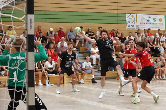 06.08.2026, xovx, Handball Lindencup, HSG Linden - TuS Holzheim v.l. Ben Fischer (TuS Holzheim), Luca Weimer (HSG Linden)., Patrick Piesch (HSG Linden), Max Schneider (TuS Holzheim), Ben Theile (TuS Holzheim) Linden Stadthalle Hessen Deutschland (DE) *** August 6, 2026, xovx, Lindencup Handball, HSG Linden vs. TuS Holzheim: Ben Fischer (TuS Holzheim), Luca Weimer (HSG Linden), Patrick Piesch (HSG Linden), Max Schneider (TuS Holzheim), Ben Theile (TuS Holzheim), Linden City Hall, Hesse, Germany, DE