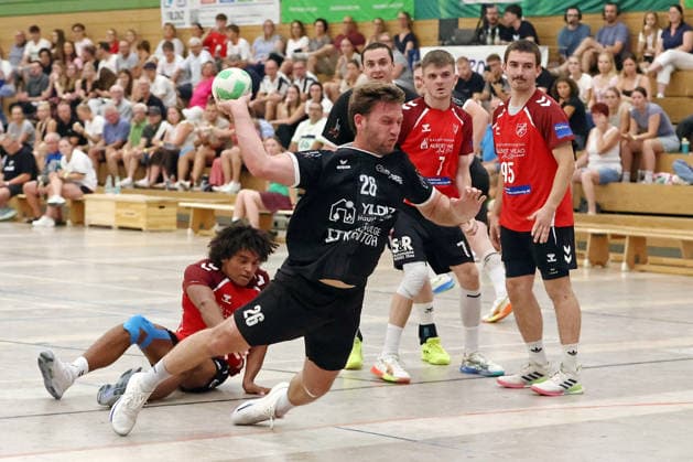 06.08.2026, xovx, Handball Lindencup, HSG Linden - TuS Holzheim v.l. Hannes Jemixe (TuS Holzheim), Johannes Klein (HSG Linden), Luca Weimer (HSG Linden), Christoph Horn (TuS Holzheim), Max Schneider (TuS Holzheim) Linden Stadthalle Hessen Deutschland (DE) *** August 6, 2026, xovx, Lindencup Handball, HSG Linden vs. TuS Holzheim: Hannes Jemixe (TuS Holzheim), Johannes Klein (HSG Linden), Luca Weimer (HSG Linden), Christoph Horn (TuS Holzheim), Max Schneider (TuS Holzheim), Linden City Hall, Hesse, Germany, DE