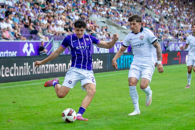 GER, Aue, Fussball, Regionalliga Nordost, 3. Spieltag, FC Erzgebirge Aue vs. BFC Dynamo im Bild v.l.: Maxim Burghardt (FC Erzgebirge Aue 21), Aktion mit Ball , Zweikampf 06.08.2026, EINS Erzgebirgsstadion Aue DFB REGULATIONS PROHIBIT ANY USE OF PHOTOGRAPHS AS IMAGE SEQUENCES AND OR QUASI-VIDEO, *** GER, Aue, Soccer, Northeast Regional League, Matchday 3, FC Erzgebirge Aue vs. BFC Dynamo (pictured, from left): Maxim Burghardt (FC Erzgebirge Aue, No. 21), in action with the ball, tackle, August 6, 2026, EINS Erzgebirgsstadion Aue DFB REGULATIONS PROHIBIT ANY USE OF PHOTOGRAPHS AS IMAGE SEQUENCES AND OR QUASI-VIDEO, Copyright: HMBxMedia PaulxFritz
