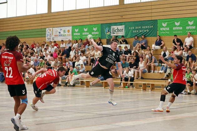 06.08.2026, xovx, Handball Lindencup, HSG Linden - TuS Holzheim v.l. Hannes Jemixe (TuS Holzheim), Max Schneider (TuS Holzheim), Nikolas Adamczyk (HSG Linden), Atakan Bulut (TuS Holzheim) Linden Stadthalle Hessen Deutschland (DE) *** August 6, 2026, xovx, Lindencup Handball, HSG Linden vs. TuS Holzheim: Hannes Jemixe (TuS Holzheim), Max Schneider (TuS Holzheim), Nikolas Adamczyk (HSG Linden), Atakan Bulut (TuS Holzheim), Linden Stadthalle, Hesse, Germany, DE