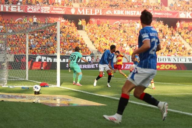 Guilherme Montoia of Jagiellonia Bialystok scores an own goal during the UEFA Europa League third qualifying round first leg match at Chorten Arena, Bialystok. Jagiellonia Bialystok v Rangers - UEFA Europa League 3rd Round Qualifying - Chorten Arena, Lanarkshire, Poland - 06 Aug 2026Bialystok Chorten Arena Lanarkshire Poland EDITORIAL USE ONLY  Copyright: xRangersxFC Shutterstockx 17051216bq