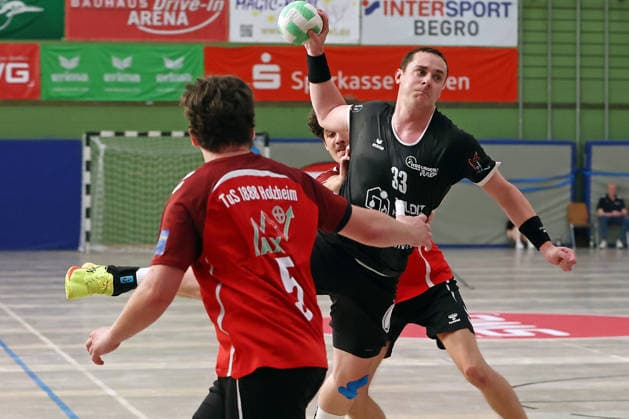 06.08.2026, xovx, Handball Lindencup, HSG Linden - TuS Holzheim v.l. Finn Langenau (TuS Holzheim), Johannes Klein (HSG Linden), Maxim Hölzer (TuS Holzheim) Linden Stadthalle Hessen Deutschland (DE) *** August 6, 2026, xovx, Lindencup Handball Tournament, HSG Linden vs. TuS Holzheim vs. Finn Langenau vs. TuS Holzheim, Johannes Klein (HSG Linden), Maxim Hölzer (TuS Holzheim), Linden Stadthalle, Hesse, Germany, DE