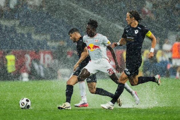 SOCCER - UEFA EL, RBS vs Pafos SALZBURG,AUSTRIA,06.AUG.26 - SOCCER - UEFA Europa League, qualification, Red Bull Salzburg vs Pafos FC. Image shows Edmund Baidoo (RBS) and David Luiz (Pafos).  GEPAxpictures xJulioxArellano