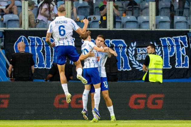 Matvii Ponomarenko celebrating with team after scoring goal seen during UEFA Conference League 26 27 3rd qualifying round 1st leg match between teams of Dinamo Kyiv and Qarabag FK (Jan Borys Ball Raw Images) Lublin Arena Lublin Poland Copyright: xJanxBorysx BOR_DYNvQAR-4