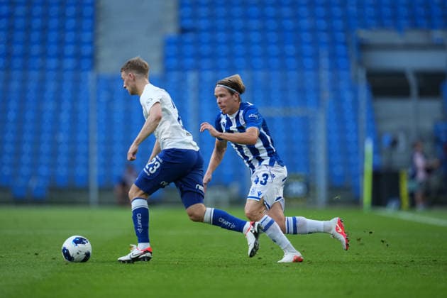 Antoni Kozubal of Lech Poznan tackles Joannes Danielsen of KI Klaksvik during UEFA Conference League - Third Qualifying Round season 26 27 match between teams of Lech Poznan and KI Klaksvik (Ruslan Taran Ball Raw Images) Poznan Enea Stadion Poland Copyright: xRuslanxTaranx RUS_LPOvKLA-0051