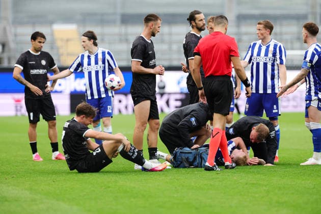 GÖTEBORG, SVERIGE 20260806 Gents Tibe De Vlieger och IFK Göteborgs Adam Wiberg krockar under torsdagens kvalmatch till Conference League mellan IFK Göteborg och Gent pa Gamla Ullevi. GÖTEBORG SVERIGE x9200x *** GOTHENBURG, SWEDEN 20260806 Gent’s Tibe De Vlieger and IFK Gothenburg’s Adam Wiberg collide during Thursday’s Conference League qualifying match between IFK Gothenburg and Gent at Gamla Ullevi GOTHENBURG SWEDEN x9200x  Copyright: xAdamxIhse TTx CONFERENCE LEAGUE IFK GÖTEBORG - GENT