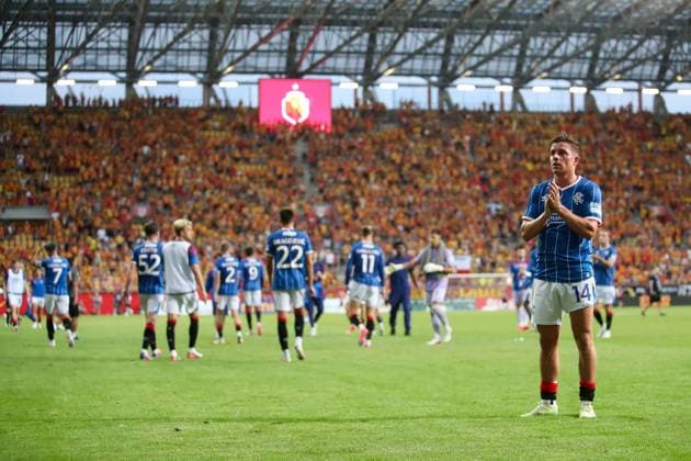 Cameron Devlin of Rangers acknowledges the fans after the match Jagiellonia Bialystok v Rangers, UEFA Europa League Third Qualifying Round First Leg, Football, Chorten Arena, Bialystok, Poland, 06 08 2026 - 06 Aug 2026Bialystok Chorten Arena Poland  Copyright: xHanc WiredxPhotos Shutterstockx 17051261bf