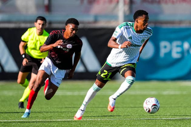 August 6, 2026, Gibraltar, Gibraltar, England: Mihlali Mayambela of AC Omonia Nicosia and Nicolas Clara Pinto of Lincoln Red Imps FC in action during the third qualifying round UEFA Europa League Leg One football match played between Lincoln Red Imps FC and AC Omonia Nicosia at Europa Point stadium on August 6, 2026, in Gibraltar, England Gibraltar England - ZUMAa181 20260806_zaa_a181_031 Copyright: xJoaquinxCorcherox