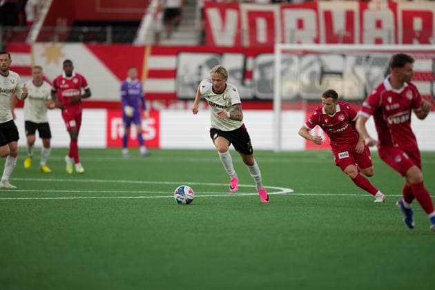 Thun, Switzerland - August 06: Nico Maier (30 THU) against Stigur Thordarson (77 Vikingur R.) during the UEFA Europa League Qualification match between FC Thun and Vikingur Reykjavik at VISANA Stadion on August 06, 2026 in Thun, Switzerland.  Copyright: xKjetilxWaberx xSPPx Sportspressphoto_SPR201531
