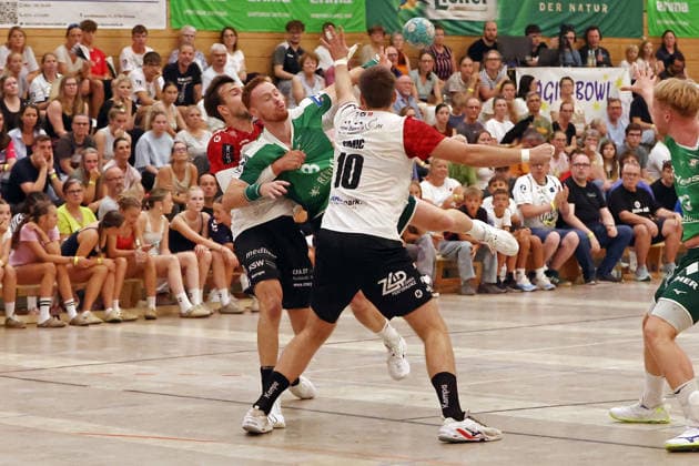 06.08.2026, xovx, Handball Lindencup, HSG Wetzlar - Pfadi Winterthur v.l. Tim Rellstab (Pfadi Winterthur), Tomas Piroch (HSG Wetzlar), Ivan Simic (Pfadi Winterthur) Linden Stadthalle Hessen Deutschland (DE) *** August 6, 2026, xovx, Lindencup Handball Tournament, HSG Wetzlar vs. Pfadi Winterthur; Tim Rellstab (Pfadi Winterthur), Tomas Piroch (HSG Wetzlar), Ivan Simic (Pfadi Winterthur); Linden Stadthalle, Hesse, Germany, DE
