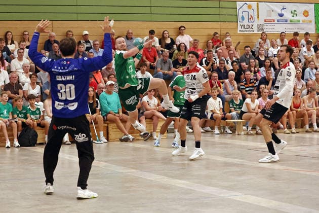 06.08.2026, xovx, Handball Lindencup, HSG Wetzlar - Pfadi Winterthur v.l. Leonard Grazioli (Pfadi Winterthur), Tomas Piroch (HSG Wetzlar), Mehdi Ben Romdhane (Pfadi Winterthur), Tim Rellstab (Pfadi Winterthur) Linden Stadthalle Hessen Deutschland (DE) *** August 6, 2026, xovx, Lindencup Handball Tournament, HSG Wetzlar vs. Pfadi Winterthur: Leonard Grazioli (Pfadi Winterthur), Tomas Piroch (HSG Wetzlar), Mehdi Ben Romdhane (Pfadi Winterthur), Tim Rellstab (Pfadi Winterthur), Linden Stadthalle, Hesse, Germany, DE