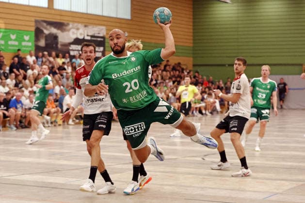 06.08.2026, xovx, Handball Lindencup, HSG Wetzlar - Pfadi Winterthur v.l. Tim Rellstab (Pfadi Winterthur), Cyrill Akakpo (HSG Wetzlar), Maximilian Freiberg (Pfadi Winterthur) Linden Stadthalle Hessen Deutschland (DE) *** August 6, 2026, xovx, Lindencup Handball Tournament, HSG Wetzlar vs. Pfadi Winterthur; Tim Rellstab (Pfadi Winterthur), Cyrill Akakpo (HSG Wetzlar), Maximilian Freiberg (Pfadi Winterthur); Linden Stadthalle, Hesse, Germany, DE