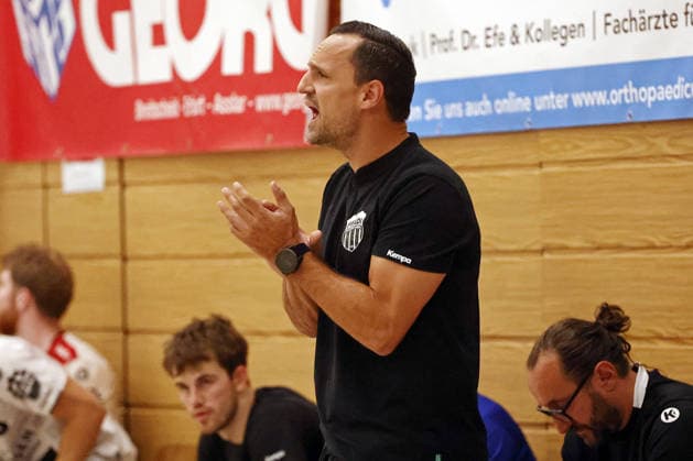 06.08.2026, xovx, Handball Lindencup, HSG Wetzlar - Pfadi Winterthur Trainer Goran Cvetkovic (Pfadi Winterthur) Linden Stadthalle Hessen Deutschland (DE) *** August 6, 2026, xovx, Lindencup Handball Tournament, HSG Wetzlar vs. Pfadi Winterthur; Coach Goran Cvetkovic; Pfadi Winterthur; Linden Stadthalle; Hesse, Germany; DE
