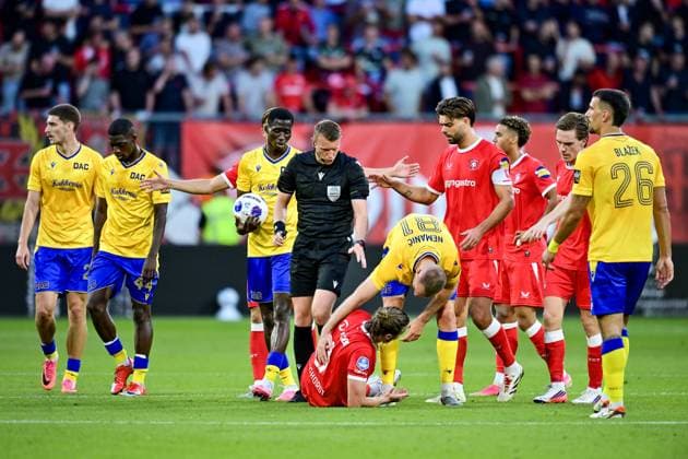 ENSCHEDE , 06Ã08-2026 , Stadium Grolsch Veste , season 2026 2027 , UEFA Europa League play-off football , match between FC Twente and FC DAC 1904 , picture shows FC Twente player Wout Weghorst injury Twente - DAC 1904  x205489576x Copyright: