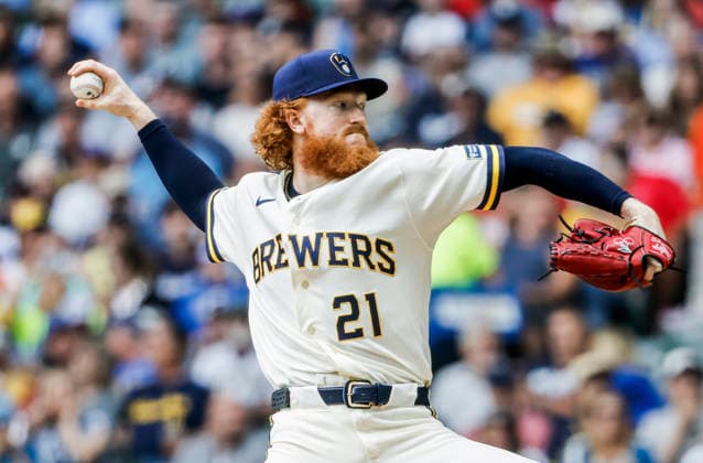 Milwaukee Brewers starting pitcher Dustin May throws in the first inning of the MLB, Baseball Herren, USA game between the Pittsburgh Pirates and the Milwaukee Brewers at American Family Field in Milwaukee, Wisconsin on Thursday, August 6, 2026.  MIL20260806801 TANNENxMAURY
