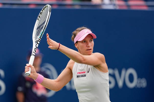 WTA, Tennis Damen Masters 1000 National Bank Open Toronto 2026 - Round of 32 - Day 6 Viktorija Golubic of Swiss plays a forehand during the Women™s Singles round of 32 match against Iga ÅöwiÄÖtek of Poland on day 5 of the WTA Masters 1000 National Bank Open at Sobeys Stadium on August 6, 2026, in Toronto, Canada. (Photo by Leonardo Ramirez Eyepix Group) Copyright: xLeonardoxRamirezx xEyepixxGroupx LR_06082026_08699