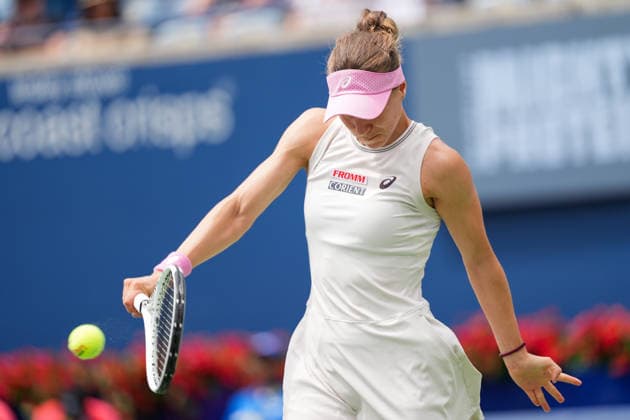 WTA, Tennis Damen Masters 1000 National Bank Open Toronto 2026 - Round of 32 - Day 6 Viktorija Golubic of Swiss plays a forehand during the Women™s Singles round of 32 match against Iga ÅöwiÄÖtek of Poland on day 5 of the WTA Masters 1000 National Bank Open at Sobeys Stadium on August 6, 2026, in Toronto, Canada. (Photo by Leonardo Ramirez Eyepix Group) Copyright: xLeonardoxRamirezx xEyepixxGroupx LR_06082026_08715