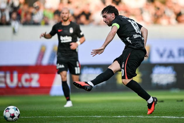 Hradec Kralove v Besiktas - UEFA Europa League HRADEC KRALOVE, CZECH REPUBLIC - AUGUST 6: Orkun Kokcu of Besiktas during the UEFA Europa League third qualifying round match between FC Hracek Kralove and Besiktas JK at FINEP Arena in Hradec Kralove, Czech Republic on August 6, 2026. Lukas Kabon Anadolu Hradec Kralove Czech Republic. Editorial use only. Please get in touch for any other usage.  Copyright: x2026xAnadoluxLukasxKabonx