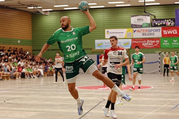 06.08.2026, xovx, Handball Lindencup, HSG Wetzlar - Pfadi Winterthur v.l. Cyrill Akakpo (HSG Wetzlar), Faris Colakovic (Pfadi Winterthur) Linden Stadthalle Hessen Deutschland (DE) *** August 6, 2026, xovx, Lindencup Handball Tournament, HSG Wetzlar vs. Pfadi Winterthur, featuring Cyrill Akakpo (HSG Wetzlar) and Faris Colakovic (Pfadi Winterthur), Linden Stadthalle, Hesse, Germany, DE