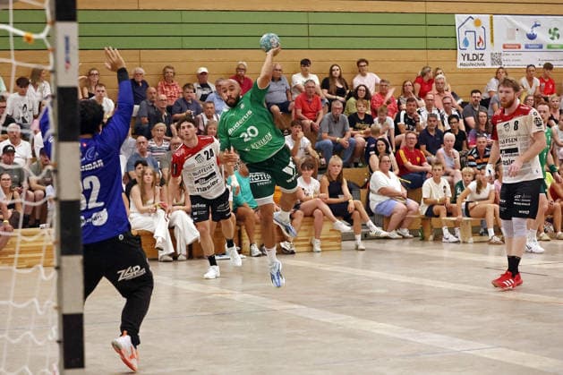 06.08.2026, xovx, Handball Lindencup, HSG Wetzlar - Pfadi Winterthur v.l. Ramon Kusnadar (Pfadi Winterthur), Mehdi Ben Romdhane (Pfadi Winterthur), Cyrill Akakpo (HSG Wetzlar), Konrad Hübner (Pfadi Winterthur) Linden Stadthalle Hessen Deutschland (DE) *** August 6, 2026, xovx, Lindencup Handball Tournament, HSG Wetzlar vs. Pfadi Winterthur: Ramon Kusnadar (Pfadi Winterthur), Mehdi Ben Romdhane (Pfadi Winterthur), Cyrill Akakpo (HSG Wetzlar), Konrad Hübner (Pfadi Winterthur), Linden Stadthalle, Hesse, Germany, DE