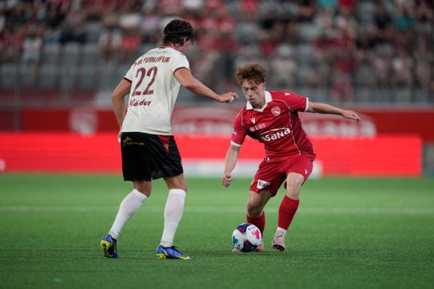 Thun, Switzerland - August 06: Michael Heule (27 THU) against Karl Fridleifur Gunnarsson (22 Vikingur R.) during the UEFA Europa League Qualification match between FC Thun and Vikingur Reykjavik at VISANA Stadion on August 06, 2026 in Thun, Switzerland.  Copyright: xKjetilxWaberx xSPPx Sportspressphoto_SPR201553