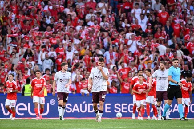 Claudio Braga of Heart of Midlothian appears dejected after Benfica score Benfica v Hearts, UEFA Europa League, 3rd Qualifying Round, Football, Estadio da Luz, Lisbon, Portugal - 06 Aug 2026Lisbon Estadio da Luz Scotland Portugal  Copyright: xZedxJameson Shutterstockx 17050166w