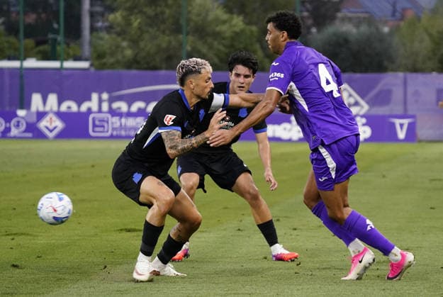 Fiorentina™s Arthur Atta fight for the ball with Deportivo™s Ximo Navarro during the Friendly soccer match between Fiorentina and Deportivo at the Rocco B. Commisso Viola Park in Florence, center of Italy - Thursday , August 06, 2026. - Soccer  Copyright: xMarcoxBucco LaxPressex