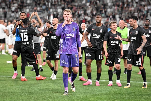 Hradec Kralove v Besiktas - UEFA Europa League HRADEC KRALOVE, CZECH REPUBLIC - AUGUST 6: Goalkeeper Alexander Nubel of Besiktas celebrates with his teammates after match the UEFA Europa League third qualifying round match between FC Hracek Kralove and Besiktas JK at FINEP Arena in Hradec Kralove, Czech Republic on August 6, 2026. Lukas Kabon Anadolu Hradec Kralove Czech Republic. Editorial use only. Please get in touch for any other usage.  Copyright: x2026xAnadoluxLukasxKabonx