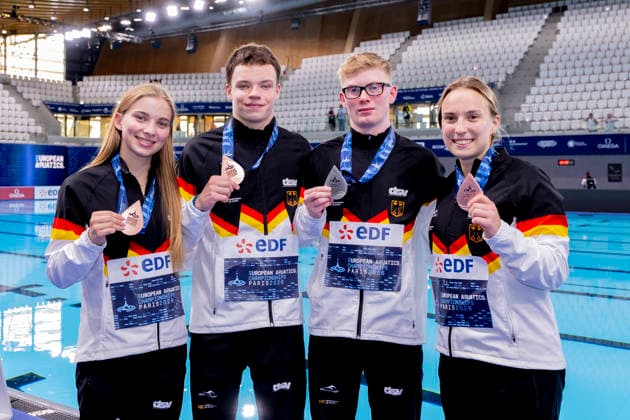 Sport Bilder des Tages France, Paris, Centre Aquatique Olympique Metropole du Grand Paris, 06.08.2026, European Aquatics Championships Artistic Swimming, Day 7, Mens 10m Platform Final, Jette Mueller, Ole Roesler, Jeden Eikermann and Lena Hentschel of Germany, Photo by Eibner Pressefoto Tino Henschel European Aquatics Championships Artistic Swimming, Day 7, Mens 10m Platform Final Paris *** France, Paris, Centre Aquatique Olympique Metropole du Grand Paris, August 6, 2026, European Aquatics Championships – Artistic Swimming, Day 7, Men’s 10-meter Platform Final, Jette Mueller, Ole Roesler, Jeden Eikermann, and Lena Hentschel of Germany, Photo by Eibner Pressefoto Tino Henschel European Aquatics Championships Artistic Swimming, Day 7, Men’s 10-meter Platform Final, Paris Copyright: xEibnerxPressefotox