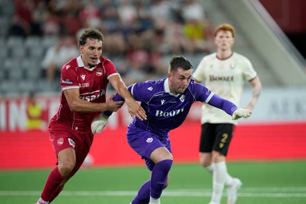 Thun, Switzerland - August 06: Valmir Matoshi (78 THU) against goalkeeper Aron Snaer Fridriksson (29 Vikingur R.) during the UEFA Europa League Qualification match between FC Thun and Vikingur Reykjavik at VISANA Stadion on August 06, 2026 in Thun, Switzerland.  Copyright: xKjetilxWaberx xSPPx Sportspressphoto_SPR201570