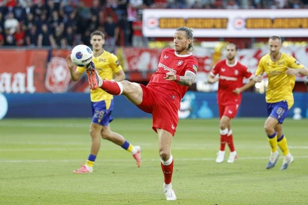 ENSCHEDE - Wout Weghorst of FC Twente during the UEFA Conference League 3rd qualifying round match between FC Twente and DAC 1904 at Stadion De Grolsch Veste on 6 August 2026 in Enschede, the Netherlands. VINCENT JANNINK ANP netherlands out - belgium out Enschede xVIxxIVx 564994946 originalFilename: 0863491646st.jpg