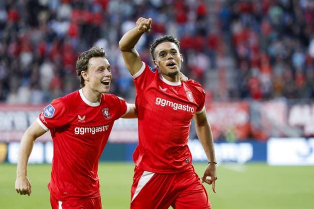 ENSCHEDE - (l-r) Sondre orjasaeter of FC Twente, Daouda Weidmann of FC Twente celebrate 3-0 during the UEFA Conference League 3rd qualifying round match between FC Twente and DAC 1904 at Stadion De Grolsch Veste on August 6, 2026 in Enschede, Netherlands. VINCENT JANNINK ANP netherlands out - belgium out Enschede xVIxxIVx 564998237 originalFilename: 0863496101st.jpg