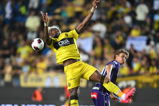 Beitar Jerusalem v Austria Wien - UEFA Conference League Brayan Carabali and Julian Hettwer play during the UEFA Conference League game between Beitar Jerusalem and Austria Viena at the Ilie Oana stadium in Ploiesti, Romania, on August 6, 2026. Ploiesti Romania  Copyright: xAlexxNicodimx originalFilename:nicodim-uefaconf260806_npaGI.jpg