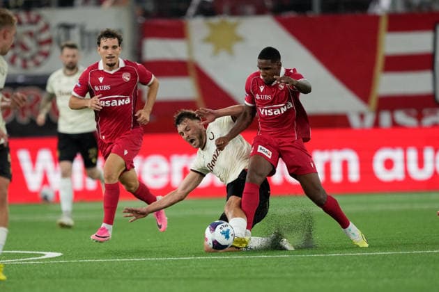 Thun, Switzerland - August 06: Gunnar Vatnhamar (6 Vikingur R.) with a foul against Brighton Labeau (96 THU) during the UEFA Europa League Qualification match between FC Thun and Vikingur Reykjavik at VISANA Stadion on August 06, 2026 in Thun, Switzerland.  Copyright: xKjetilxWaberx xSPPx Sportspressphoto_SPR201595