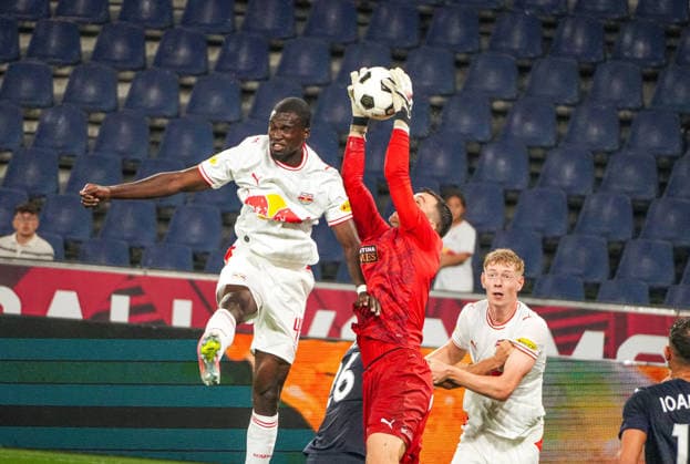 Fussball: Österreich: UEFA Europa League Qualifikation 2026 2027 - 3. Runde, 06.08.2026 - FC Red Bull Salzburg (RB, Österreich) vs. Pafos FC (Zypern) - Red Bull Arena (Wals-Siezenheim, Österreich); Radoslaw Majecki (Pafos FC) *** Soccer Austria UEFA Europa League Qualifying 2026–2027, Round 3, August 6, 2026, FC Red Bull Salzburg (RB), Austria vs. Pafos FC, Cyprus, Red Bull Arena, Wals-Siezenheim, Austria, Radoslaw Majecki, Pafos FC Copyright: xLukasxBierederx