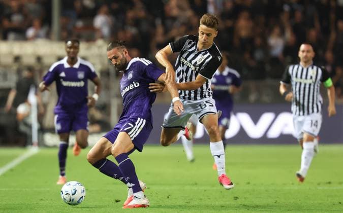 Anderlecht s Leo Petrot and PAOK s Giannis Konstantelias fight for the ball during a game between Belgian first division soccer team RSC Anderlecht and Greek club Paok, in Thessaloniki, Greece, on Thursday 06 August 2026. This is the first leg of a third qualifying round of the UEFA Europa League competition. VIRGINIExLEFOUR  x182859742x