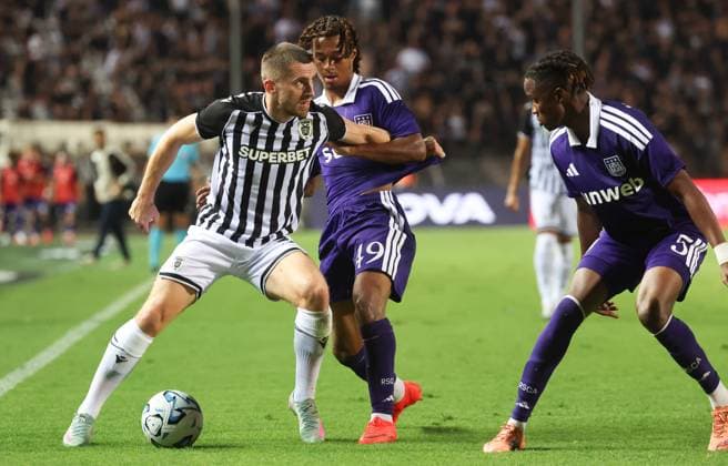 PAOK s Dimitris Pelkas and Anderlecht s Jayden Onia-Seke fight for the ball during a game between Belgian first division soccer team RSC Anderlecht and Greek club Paok, in Thessaloniki, Greece, on Thursday 06 August 2026. This is the first leg of a third qualifying round of the UEFA Europa League competition. VIRGINIExLEFOUR  x182860584x
