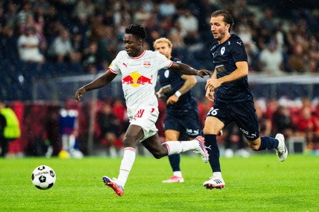 SOCCER - UEFA EL, RBS vs Pafos SALZBURG,AUSTRIA,06.AUG.26 - SOCCER - UEFA Europa League, qualification, Red Bull Salzburg vs Pafos FC. Image shows Edmund Baidoo (RBS) and Ivan Å unjic (Pafos).  GEPAxpictures xJulioxArellano
