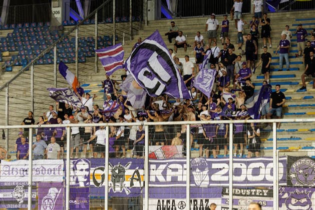 SOCCER - UEFA ECL, Beitar vs A.Wien PLOIESTI,ROMANIA,06.AUG.26 - SOCCER - UEFA Conference League, qualification, Beitar Jerusalem vs FK Austria Wien. Image shows fans of A.Wien.  GEPAxpictures xArminxRauthner
