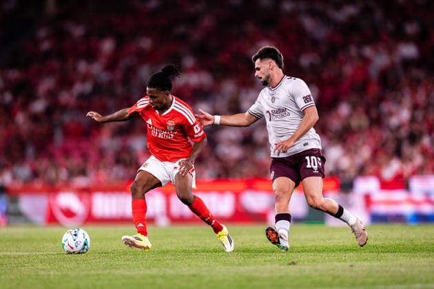 August 6, 2026, Lisboa, Lisboa, Portugal: Leandro Barreiro of SL Benfica is tackled by Claudio Braga of Hearts of Midlothian F.C. during the first leg of the UEFA Europa League Qualifier match between SL Benfica and Hearts of Midlothian F.C. at Estadio da Luz in Lisboa on August 06, 2026 Lisboa Portugal - ZUMAg283 20260806_zsp_g283_043 Copyright: xJoaoxGregoriox