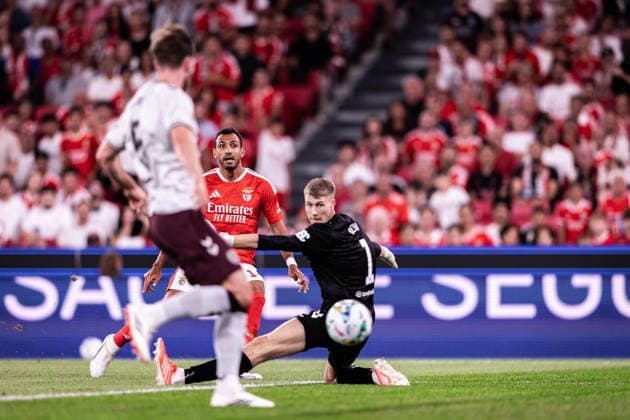 August 6, 2026, Lisboa, Lisboa, Portugal: Evangelos Pavlidis of SL Benfica shoots the ball in during the first leg of the UEFA Europa League Qualifier match between SL Benfica and Hearts of Midlothian F.C. at Estadio da Luz in Lisboa on August 06, 2026 Lisboa Portugal - ZUMAg283 20260806_zsp_g283_046 Copyright: xJoaoxGregoriox