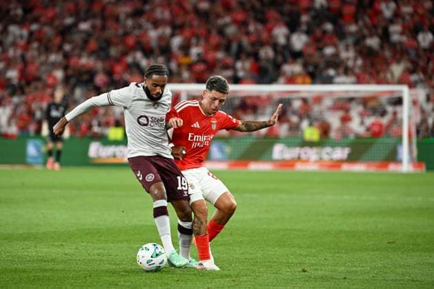 Sabri Guendouz of Heart of Midlothian and Gianluca Prestianni of Benfica Benfica v Hearts, UEFA Europa League, 3rd Qualifying Round, Football, Estadio da Luz, Lisbon, Portugal - 06 Aug 2026Lisbon Estadio da Luz Scotland Portugal  Copyright: xZedxJameson Shutterstockx 17050166ci