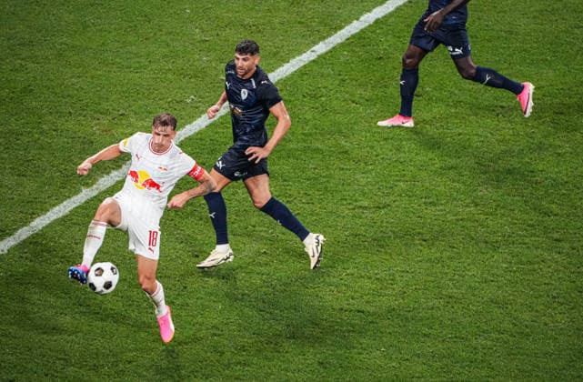 Fussball: Österreich: UEFA Europa League Qualifikation 2026 2027 - 3. Runde, 06.08.2026 - FC Red Bull Salzburg (RB, Österreich) vs. Pafos FC (Zypern) - Red Bull Arena (Wals-Siezenheim, Österreich); Nikolas Veratschnig (FC Red Bull Salzburg) *** Soccer Austria UEFA Europa League Qualifying 2026–2027, Round 3, August 6, 2026, FC Red Bull Salzburg (RB), Austria vs. Pafos FC, Cyprus, Red Bull Arena, Wals-Siezenheim, Austria, Nikolas Veratschnig, FC Red Bull Salzburg Copyright: xLukasxBierederx