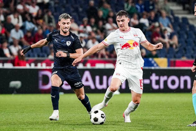 Fussball: Österreich: UEFA Europa League Qualifikation 2026 2027 - 3. Runde, 06.08.2026 - FC Red Bull Salzburg (Österreich) vs. Pafos FC (Zypern) - Red Bull Arena (Wals-Siezenheim, Österreich); Vlad Dragomir (Pafos FC), Bartosz Mazurek (FC Salzburg) *** Soccer Austria UEFA Europa League Qualifying 2026–2027, Round 3, August 6, 2026: FC Red Bull Salzburg (Austria) vs. Pafos FC (Cyprus) at Red Bull Arena, Wals-Siezenheim, Austria; Vlad Dragomir (Pafos FC), Bartosz Mazurek (FC Salzburg) Copyright: xLUKAxKOLANOVICx