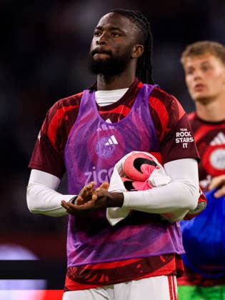 AMSTERDAM, NETHERLANDS - AUGUST 6: Toluwalase Arokodare of AFC Ajax applauds the fans after the UEFA Conference League 2026 27 third qualifying round first leg match between AFC Ajax and Shelbourne FC at the Johan Cruijff Arena on August 6, 2026 in Amsterdam, Netherlands.  Copyright: xRenexNijhuis MBxMediax