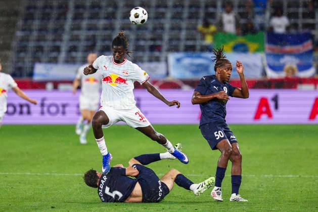 SOCCER - UEFA EL, RBS vs Pafos SALZBURG,AUSTRIA,06.AUG.26 - SOCCER - UEFA Europa League, qualification, Red Bull Salzburg vs Pafos FC. Image shows David Goldar (Pafos), Gaoussou Diakite (RBS) and Alexandre Brito (Pafos).  GEPAxpictures xDavidxGeieregger