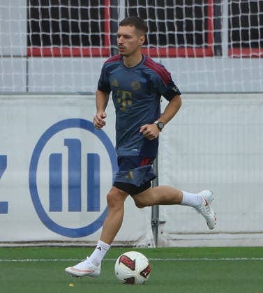 06.08.2026, FC Bayern Muenchen, Training, Saebenerstrasse Muenchen , Fussball, im Bild: Bryan Zaragoza (FC Bayern Muenchen) am Ball *** August 6, 2026, FC Bayern Munich, Training, Säbenerstrasse, Munich, Soccer, Sports, Pictured: Bryan Zaragoza of FC Bayern Munich with the ball