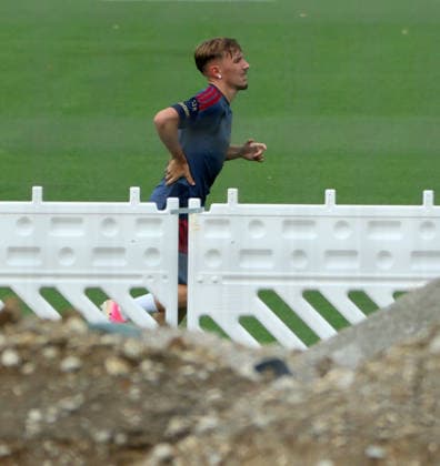 06.08.2026, FC Bayern Muenchen, Training, Saebenerstrasse Muenchen , Fussball, im Bild: Lennart Karl (FC Bayern Muenchen) mit Ruecken Problem *** August 6, 2026, FC Bayern Munich, Training, Säbenerstrasse, Munich, Soccer, Sports, Pictured: Lennart Karl of FC Bayern Munich with a back problem