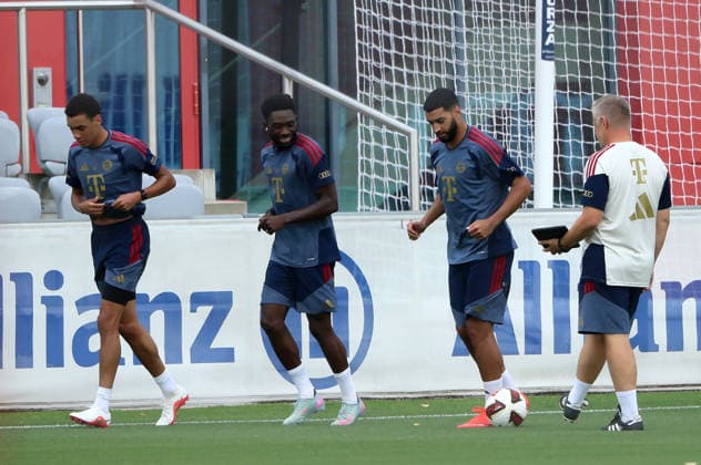 06.08.2026, FC Bayern Muenchen Training, Fussball, im Bild: Jamal Musiala (FC Bayern Muenchen), Alphons Davies (FC Bayern Muenchen), Ismael Saibari (FC Bayern Muenchen) und Benjamin Sommer (FC Bayern Muenchen) *** August 6, 2026, FC Bayern Munich Training, Soccer, Sports, Pictured: Jamal Musiala (FC Bayern Munich), Alphons Davies (FC Bayern Munich), Ismael Saibari (FC Bayern Munich), and Benjamin Sommer (FC Bayern Munich)